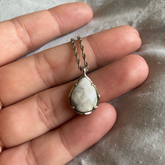 Vintage White Howlite Kendra Scott drop Necklace and Alex Earrings - Picture 5 of 5